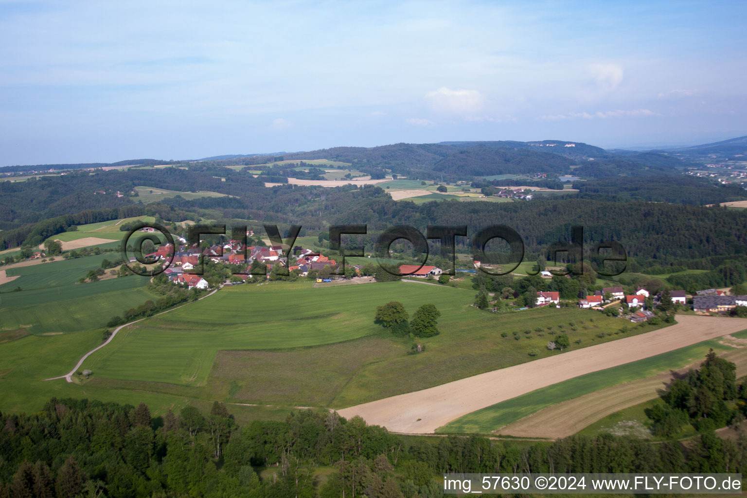 Champs agricoles et surfaces utilisables à le quartier Herdwangen in Herdwangen-Schönach dans le département Bade-Wurtemberg, Allemagne d'en haut