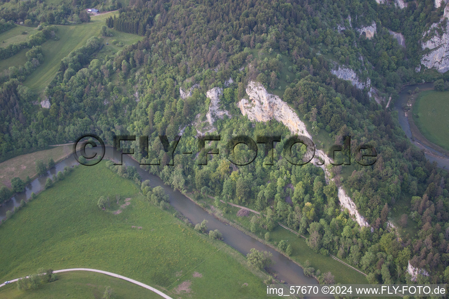 Fridingen an der Donau dans le département Bade-Wurtemberg, Allemagne depuis l'avion