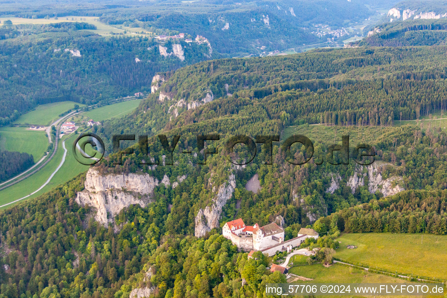 Vue aérienne de Auberge de jeunesse DJH Burg Wildenstein à Leibertingen dans le département Bade-Wurtemberg, Allemagne