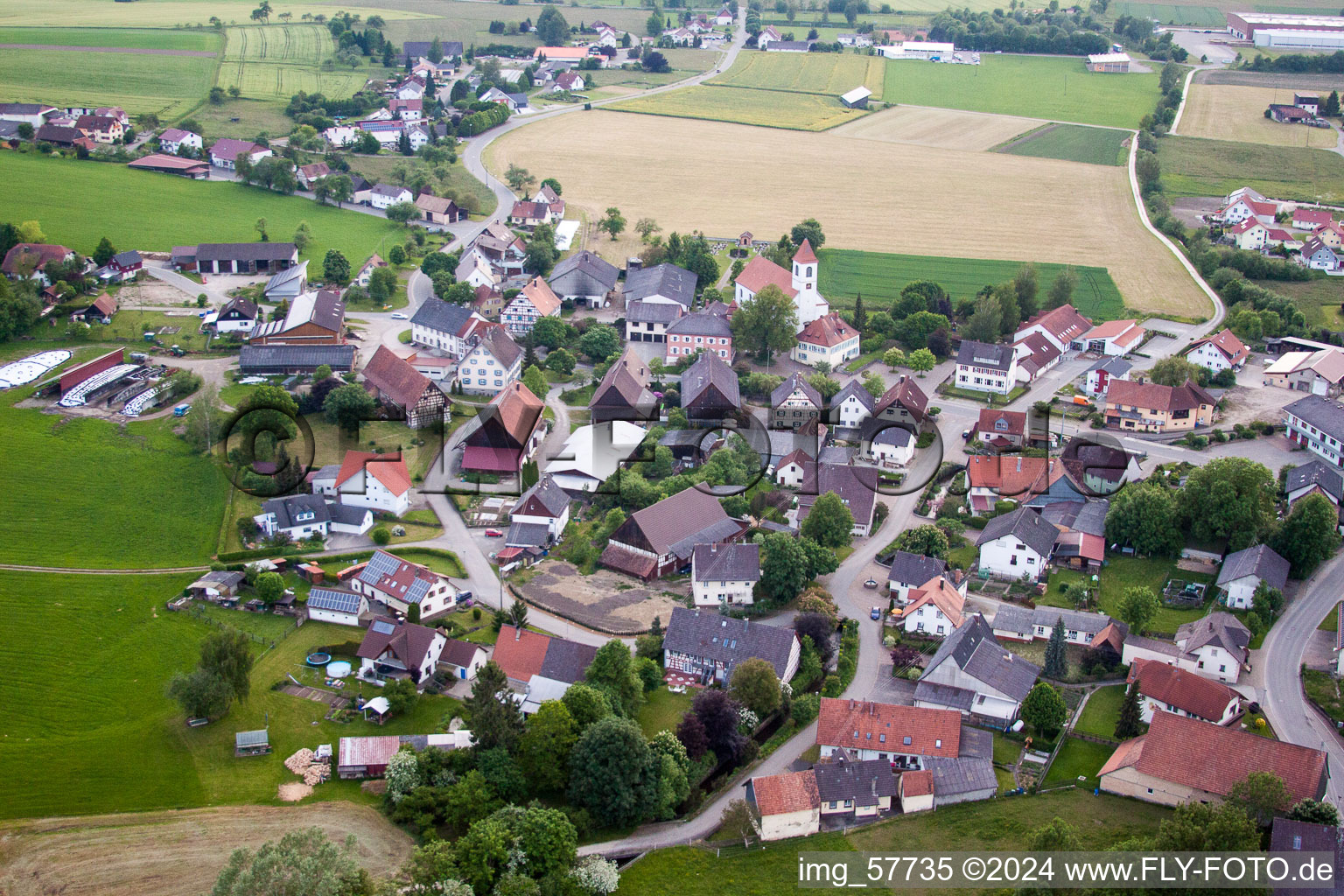 Vue aérienne de Vue sur le village à le quartier Rast in Sauldorf dans le département Bade-Wurtemberg, Allemagne