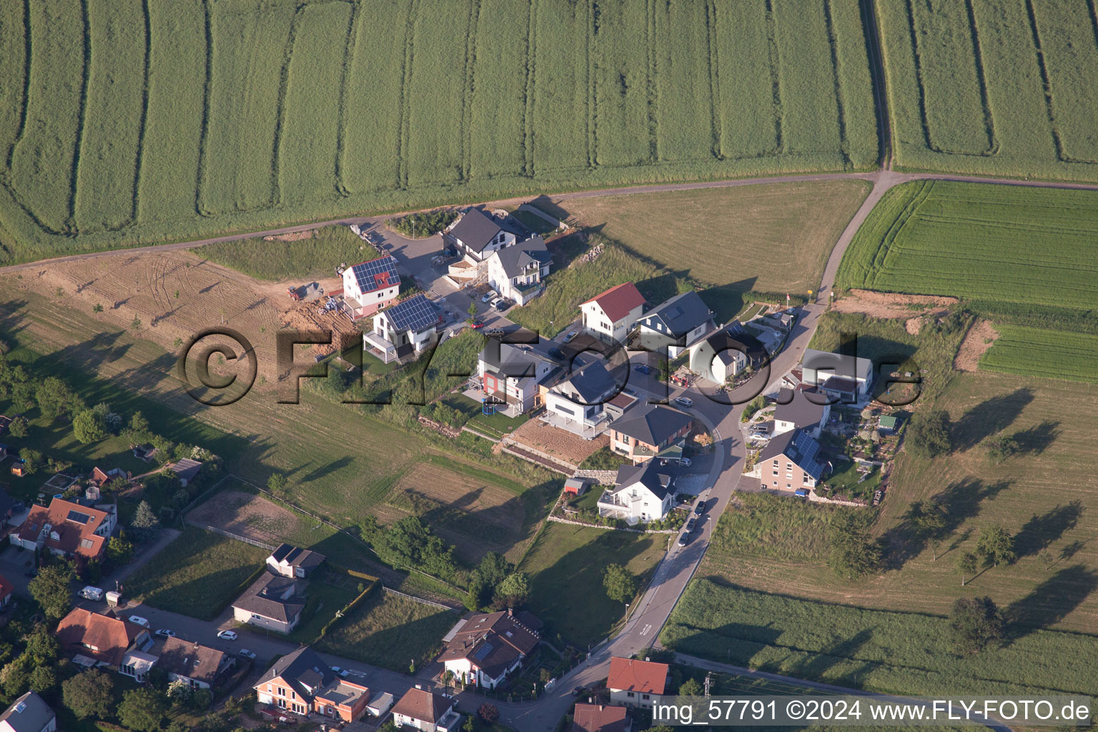 Vue aérienne de Chemin panoramique à le quartier Dürrenbüchig in Bretten dans le département Bade-Wurtemberg, Allemagne