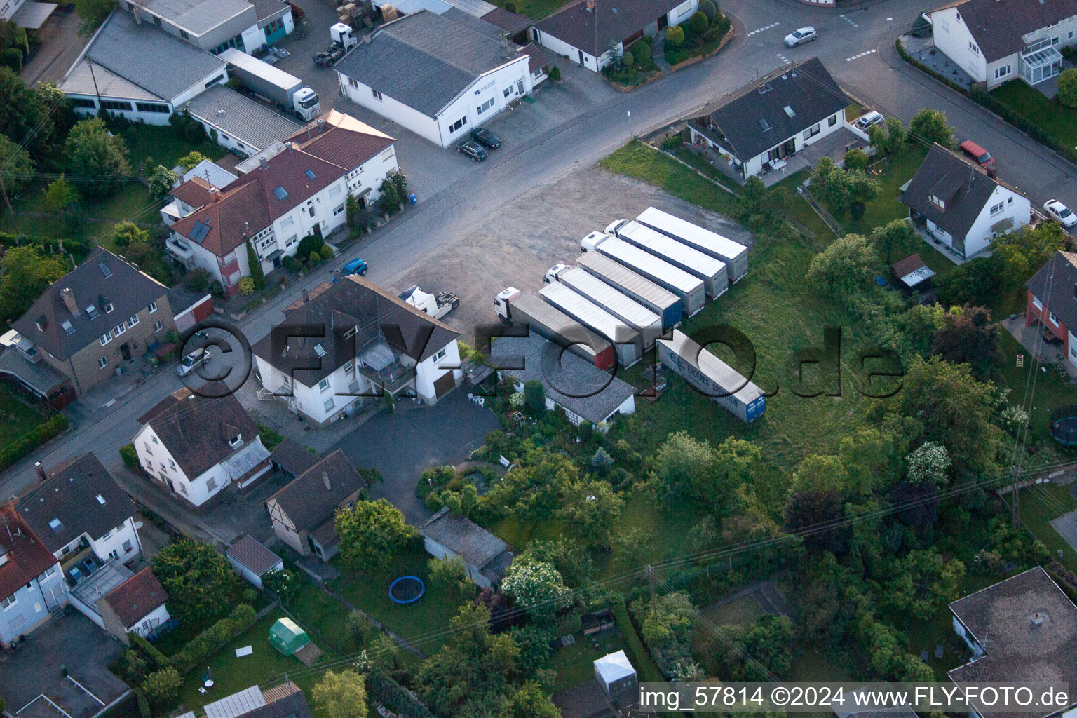 Société de transport ENDERES à le quartier Diedelsheim in Bretten dans le département Bade-Wurtemberg, Allemagne hors des airs