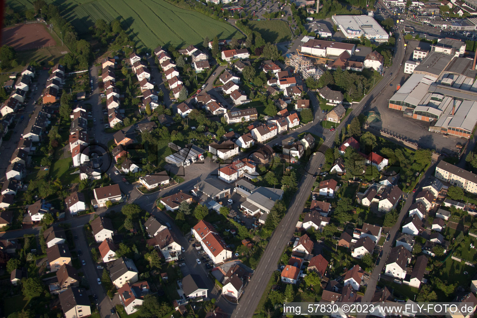 Vue aérienne de Eichholzstr. à le quartier Diedelsheim in Bretten dans le département Bade-Wurtemberg, Allemagne