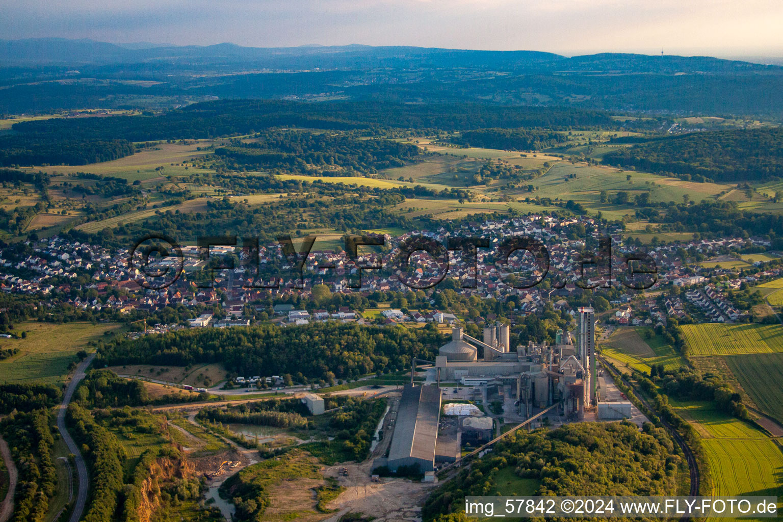 Vue aérienne de Quartier Wössingen in Walzbachtal dans le département Bade-Wurtemberg, Allemagne