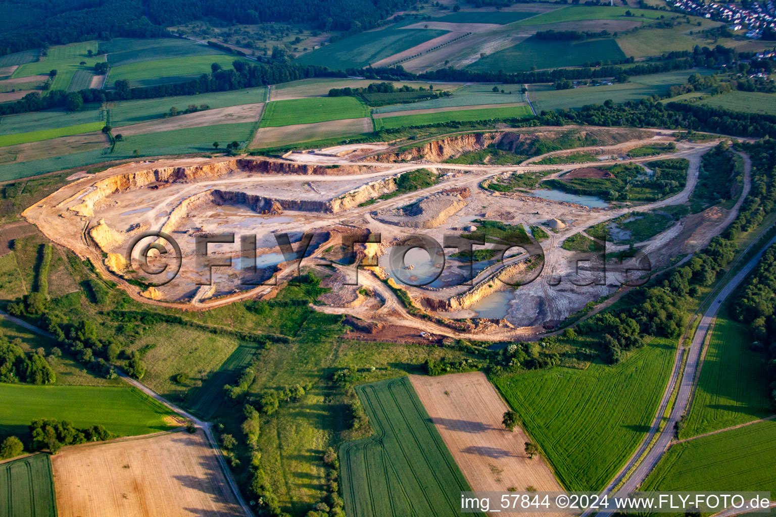 Vue oblique de Quartier Wössingen in Walzbachtal dans le département Bade-Wurtemberg, Allemagne