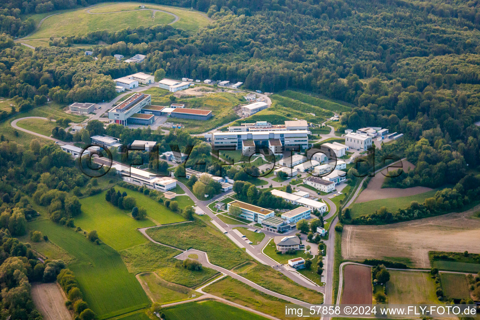 Vue oblique de Institut Fraunhofer à le quartier Grötzingen in Karlsruhe dans le département Bade-Wurtemberg, Allemagne