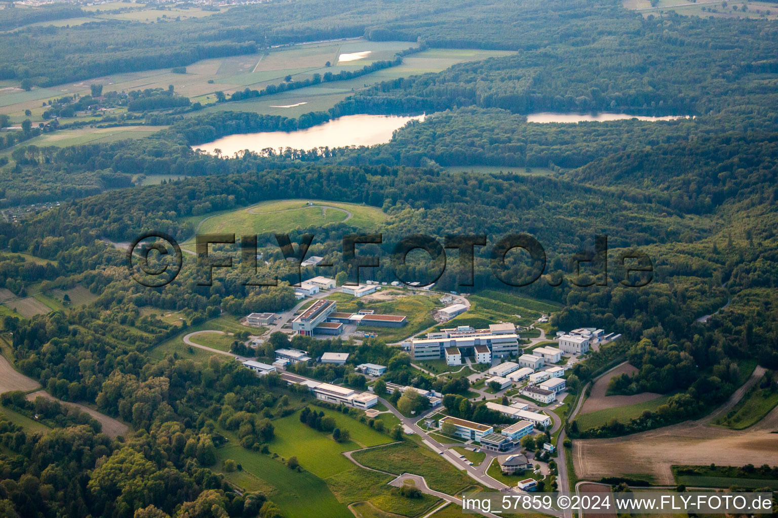 Institut Fraunhofer à le quartier Grötzingen in Karlsruhe dans le département Bade-Wurtemberg, Allemagne d'en haut