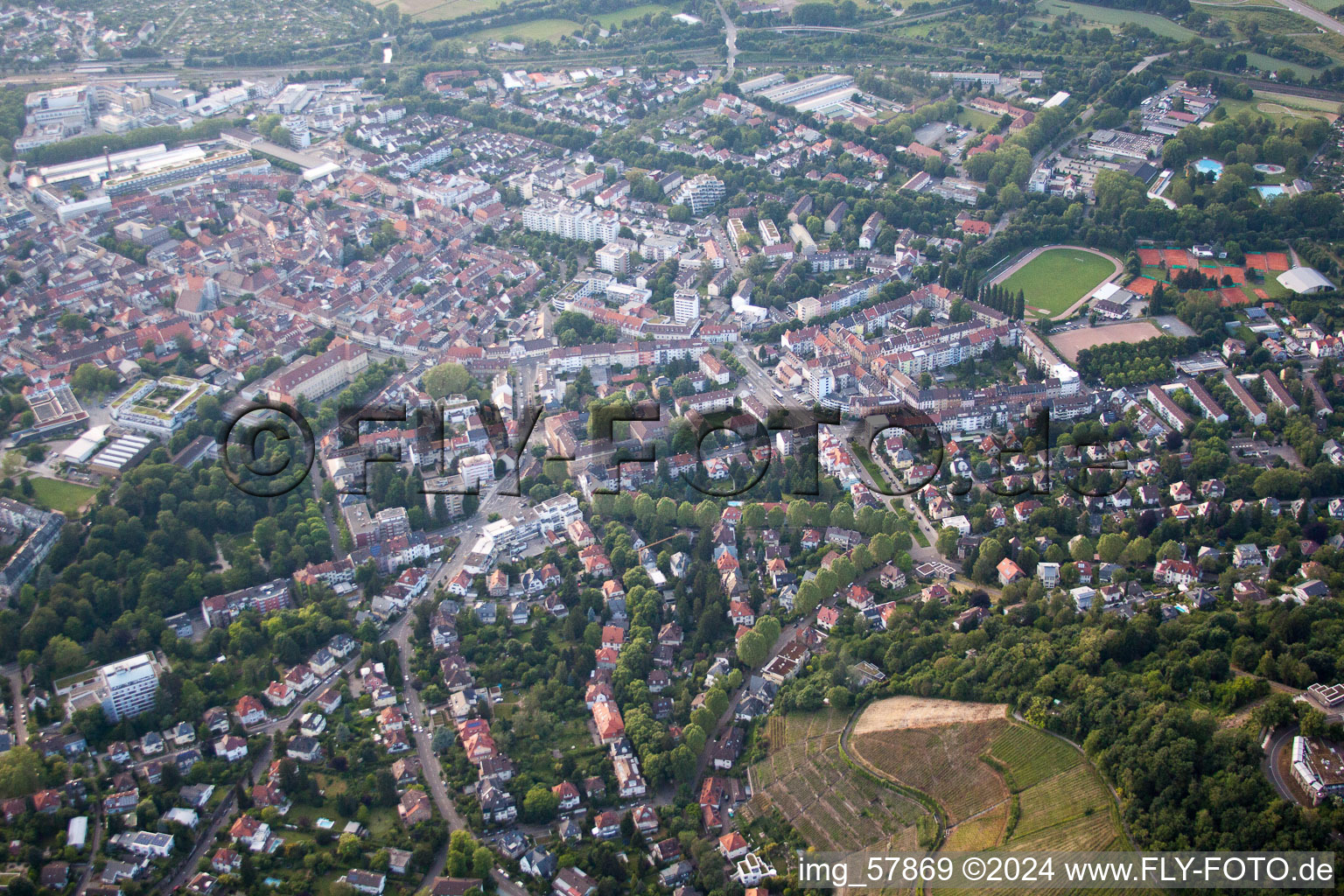 Vue aérienne de Geigersberg à le quartier Durlach in Karlsruhe dans le département Bade-Wurtemberg, Allemagne