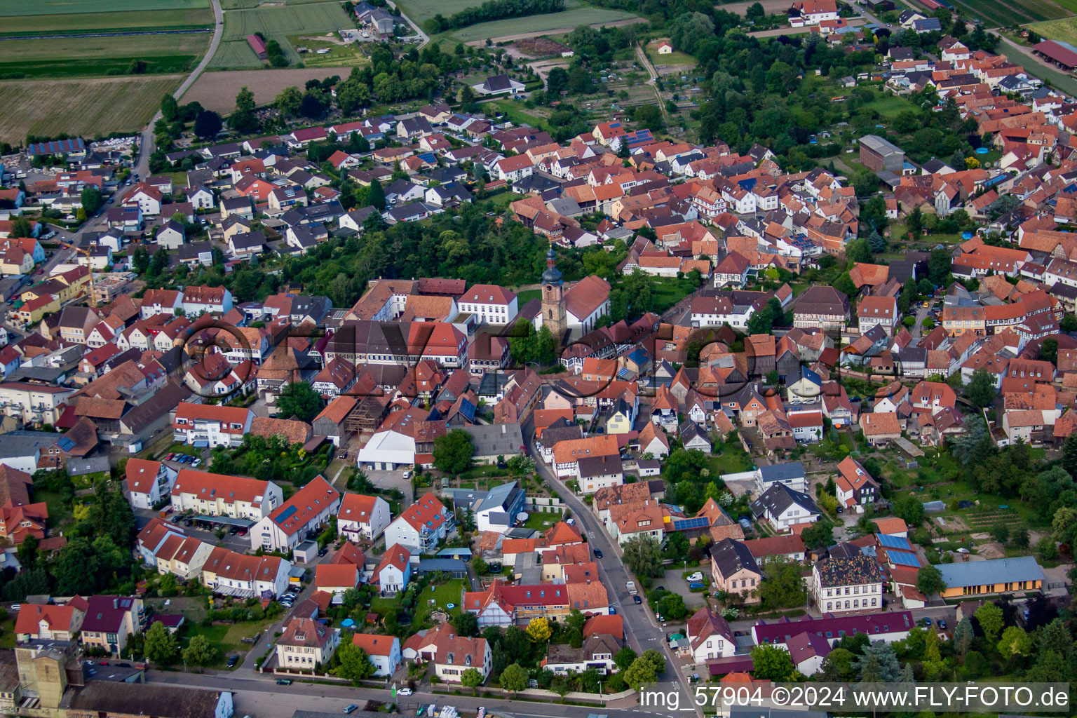 Rheinzabern dans le département Rhénanie-Palatinat, Allemagne vue du ciel