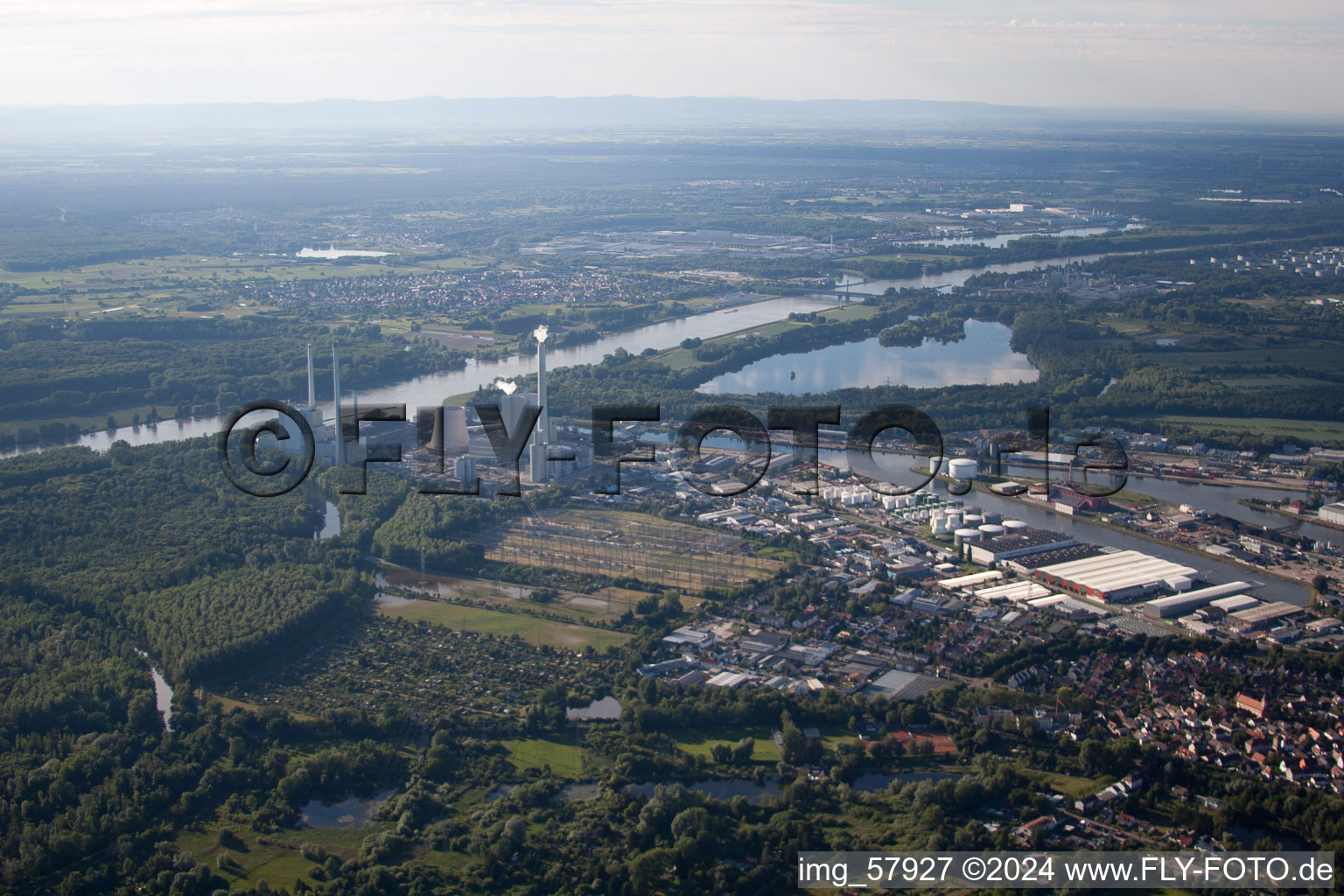 Quartier Rheinhafen in Karlsruhe dans le département Bade-Wurtemberg, Allemagne vue du ciel