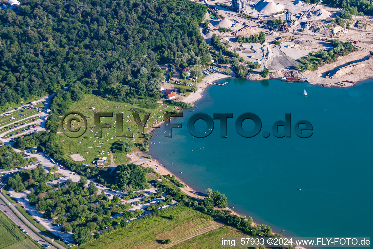 Vue aérienne de Karlsruhe-Rheinstetten, Lac Epple à le quartier Forchheim in Rheinstetten dans le département Bade-Wurtemberg, Allemagne