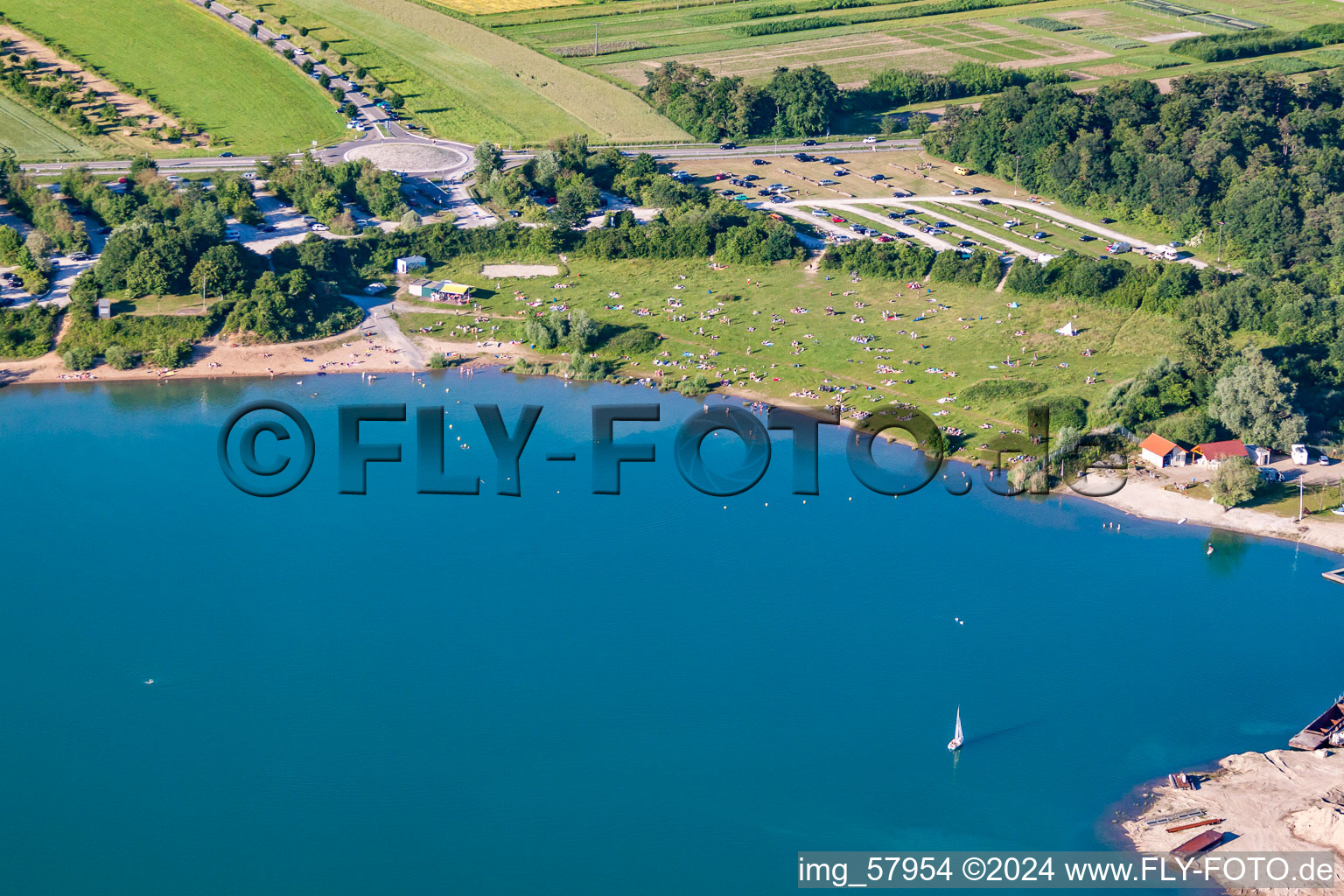 Vue aérienne de Karlsruhe-Rheinstetten, Lac Epple à le quartier Mörsch in Rheinstetten dans le département Bade-Wurtemberg, Allemagne