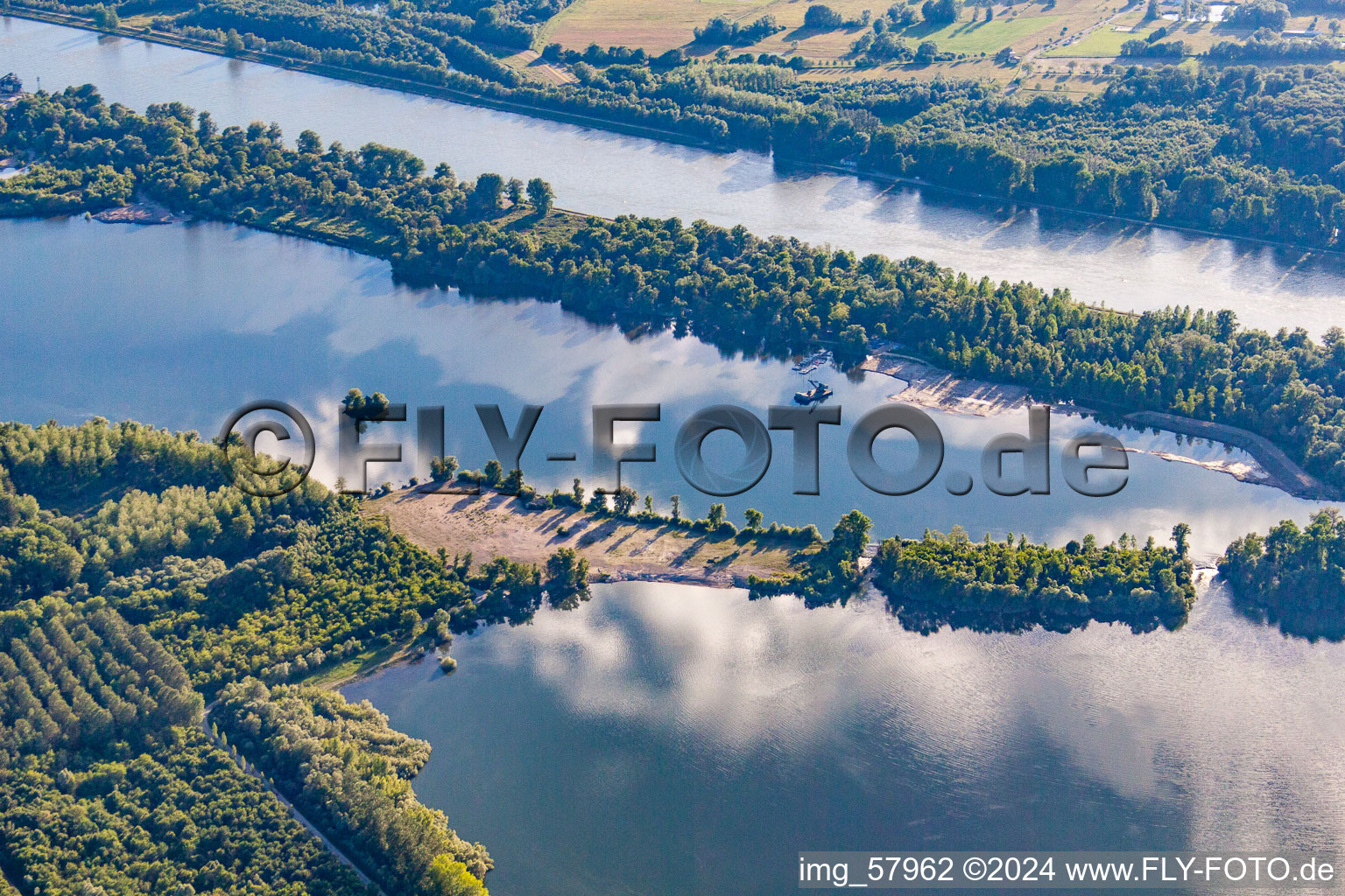 Vue aérienne de Canal d'or à Elchesheim-Illingen dans le département Bade-Wurtemberg, Allemagne