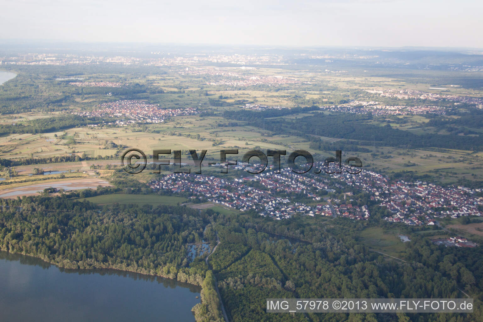 Elchesheim dans le département Bade-Wurtemberg, Allemagne vue du ciel