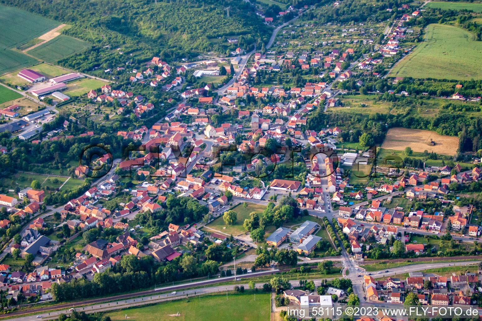 Vue aérienne de Du nord à le quartier Neinstedt in Thale dans le département Saxe-Anhalt, Allemagne