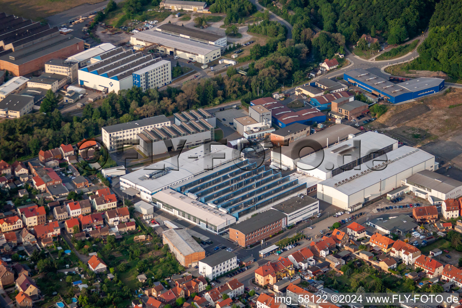 Vue aérienne de Locaux de l'usine Schunk Sintermetalltechnik GmbH à Thale dans le département Saxe-Anhalt, Allemagne