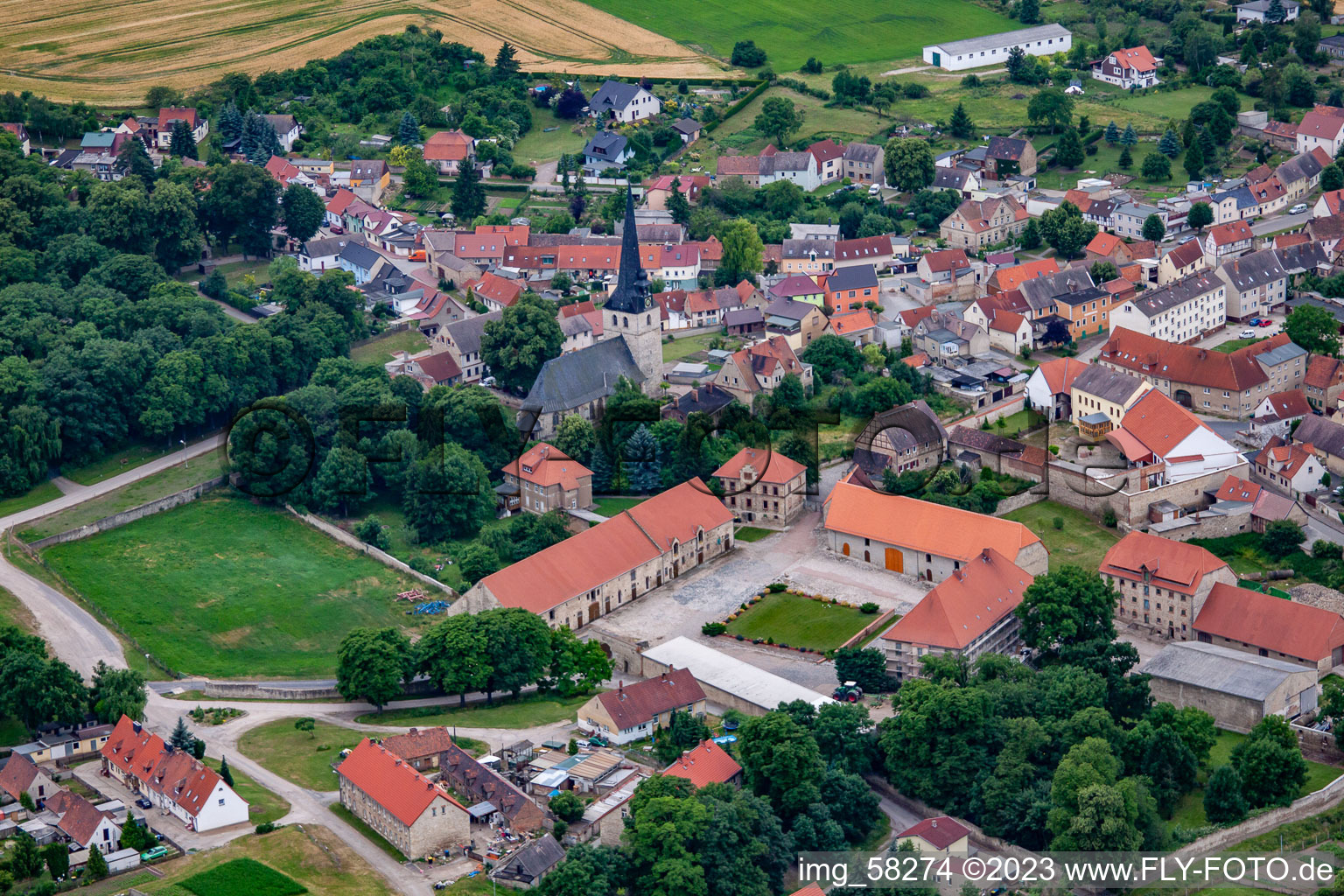 Vue aérienne de Domaine agricole de Taentzler à le quartier Cochstedt in Hecklingen dans le département Saxe-Anhalt, Allemagne