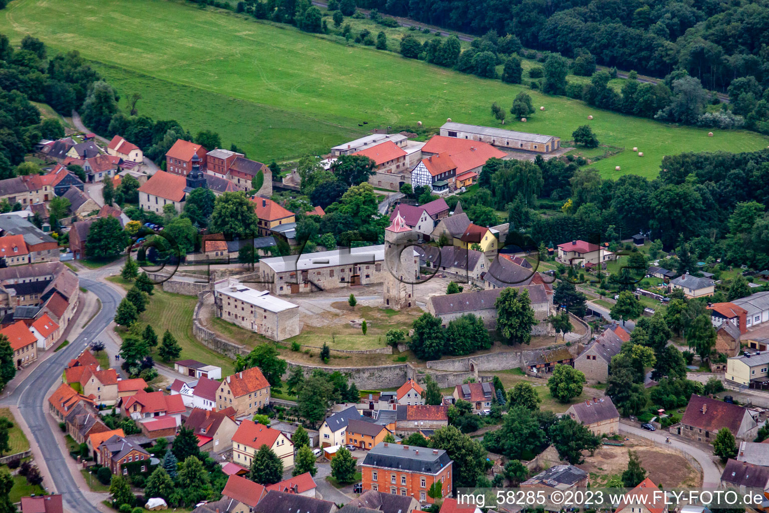 Vue aérienne de Verrouiller Hausneindorf à le quartier Hausneindorf in Selke-Aue dans le département Saxe-Anhalt, Allemagne