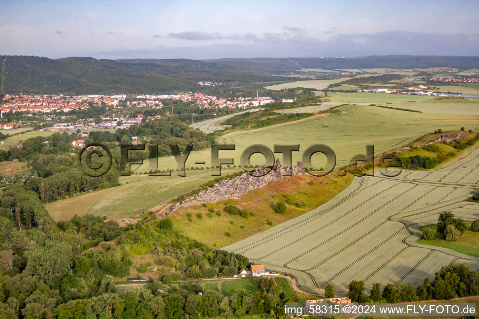 Vue aérienne de Contre-pierres du mur du diable près de Weddersleben à le quartier Neinstedt in Thale dans le département Saxe-Anhalt, Allemagne