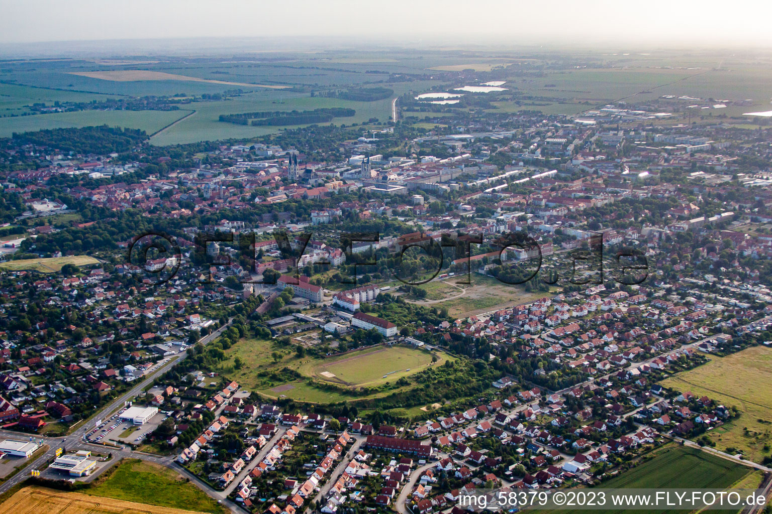 Vue aérienne de Du sud-ouest à Halberstadt dans le département Saxe-Anhalt, Allemagne