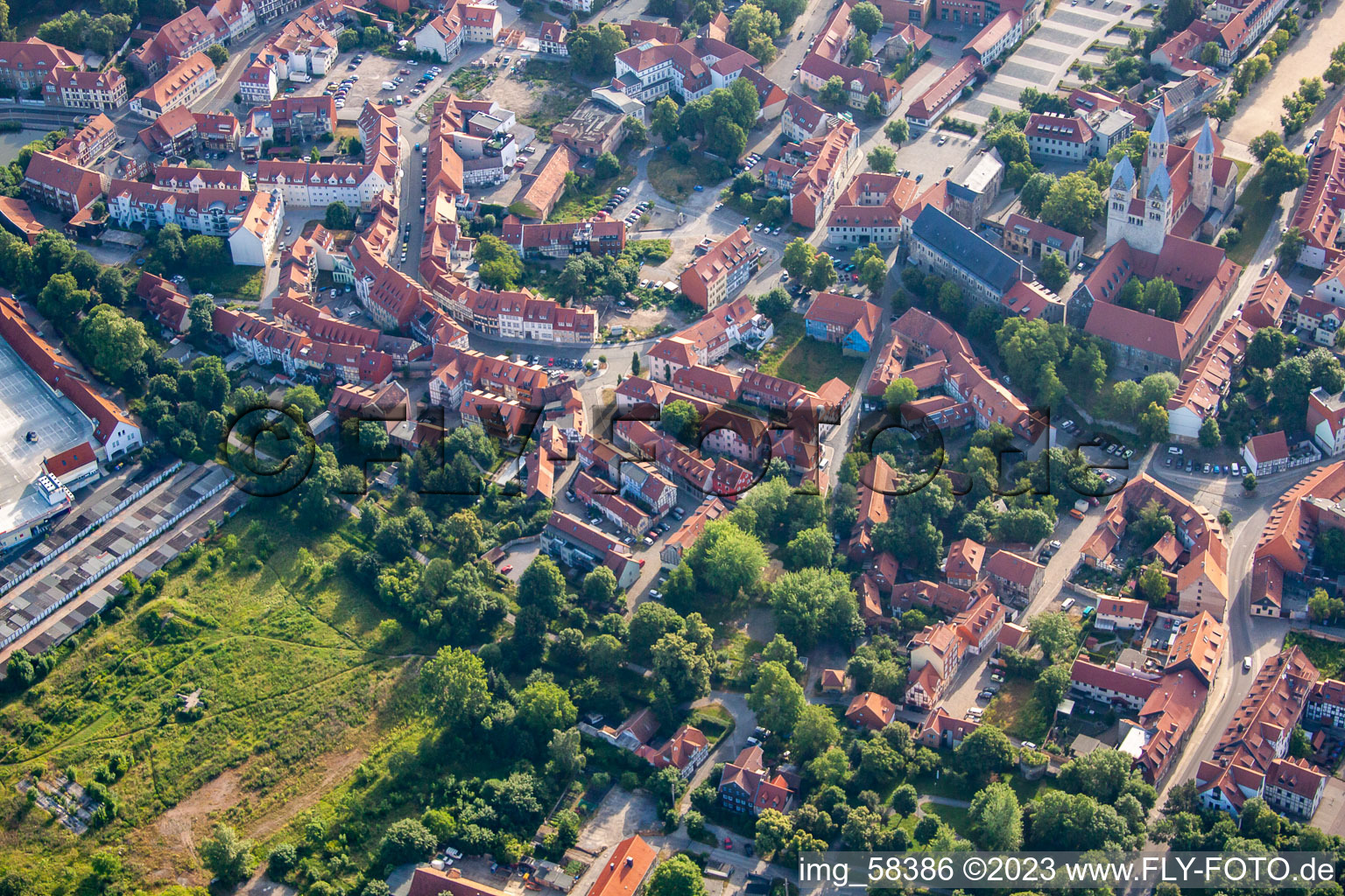 Vue aérienne de Église Notre-Dame à Halberstadt dans le département Saxe-Anhalt, Allemagne