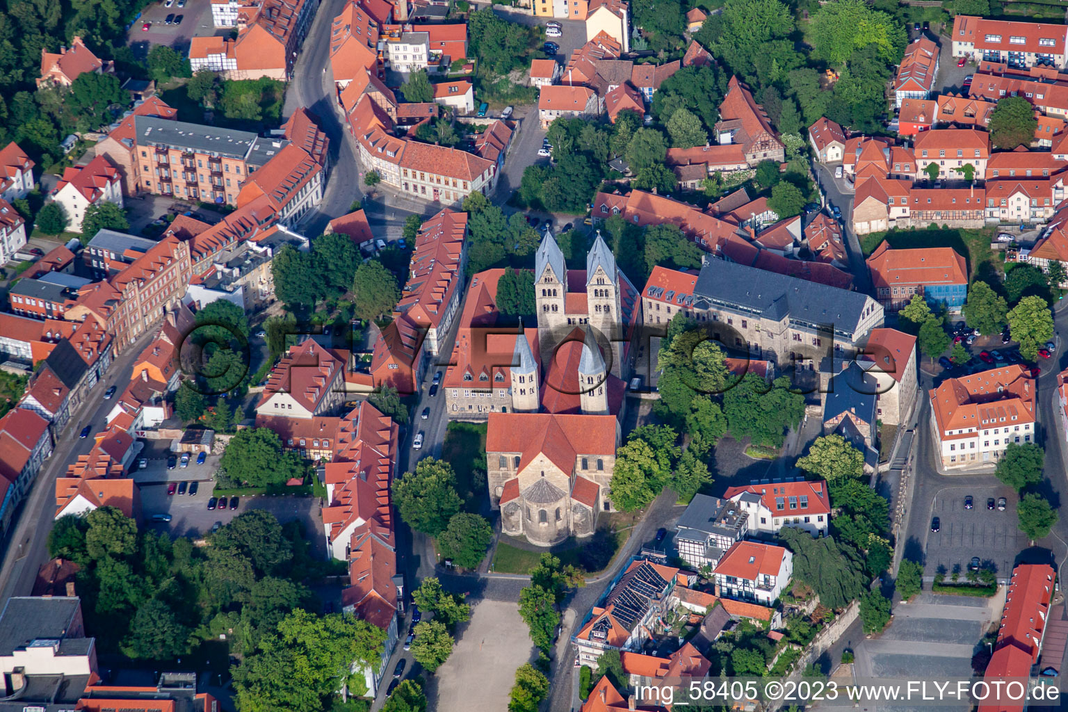 Vue aérienne de Église Notre-Dame vue de l'est à Halberstadt dans le département Saxe-Anhalt, Allemagne