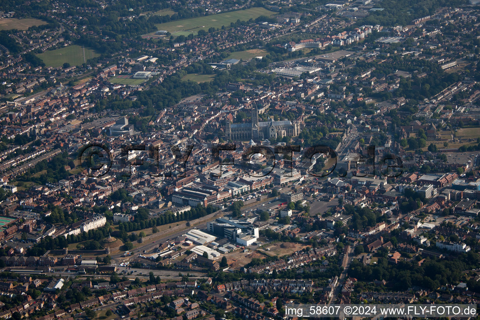 Vue aérienne de Cantorbéry à Thanington dans le département Angleterre, Grande Bretagne