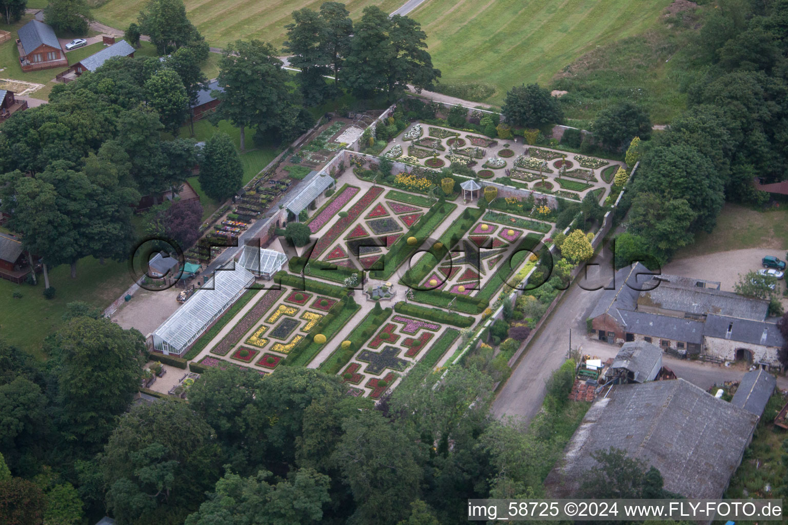 Vue aérienne de Parc du château de Sewerby Hall et jardins à Sewerby, Angleterre à Bridlington dans le département Angleterre, Grande Bretagne