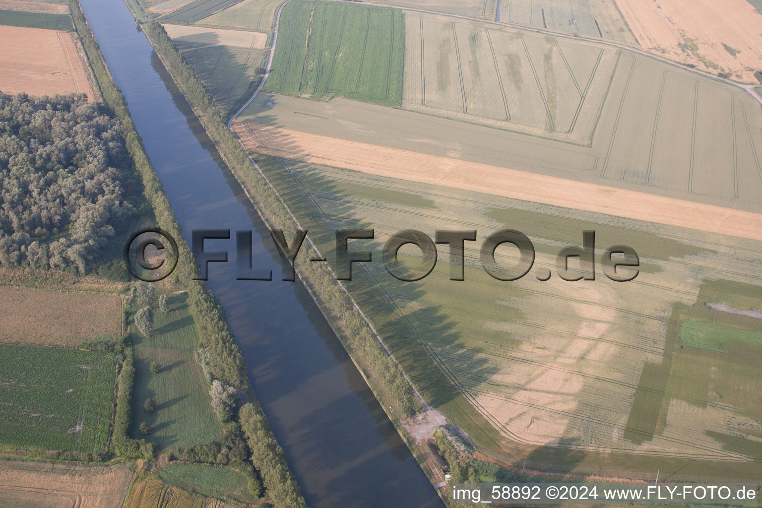 Vue aérienne de Looberghe dans le département Nord, France