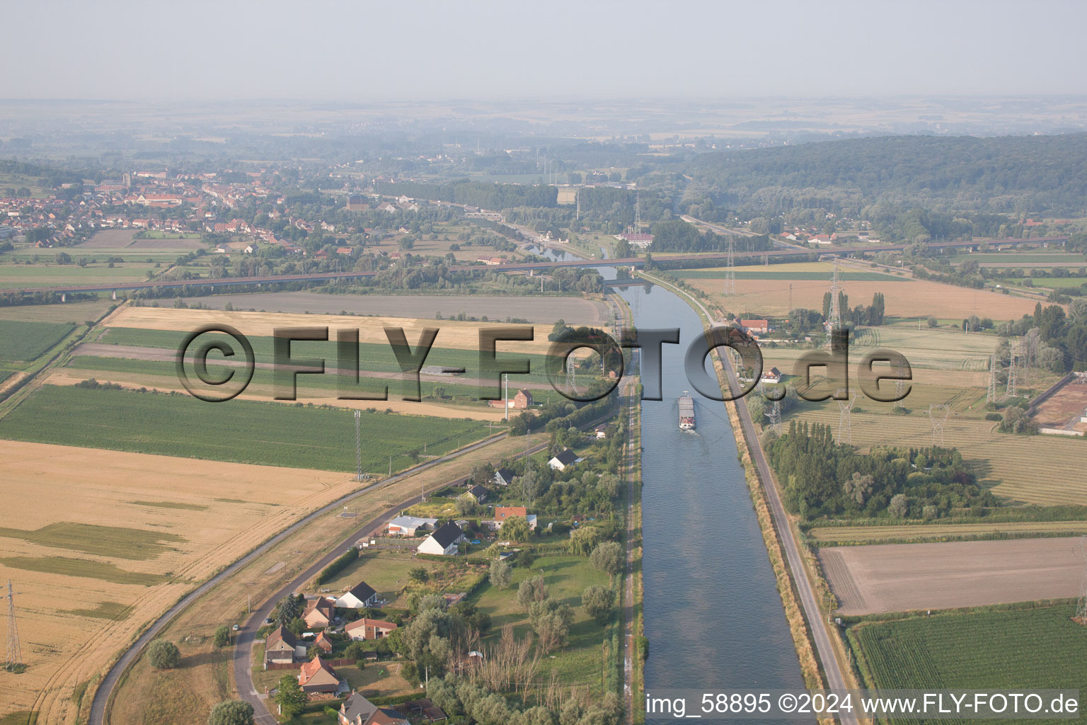 Vue aérienne de Cappelle-Brouck dans le département Nord, France