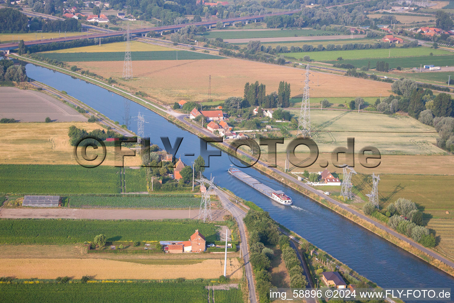 Vue aérienne de Watten dans le département Nord, France