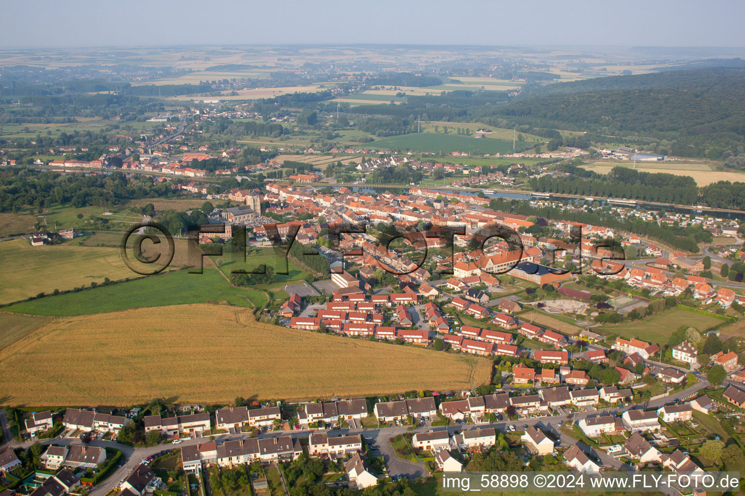 Vue aérienne de Watten dans le département Nord, France