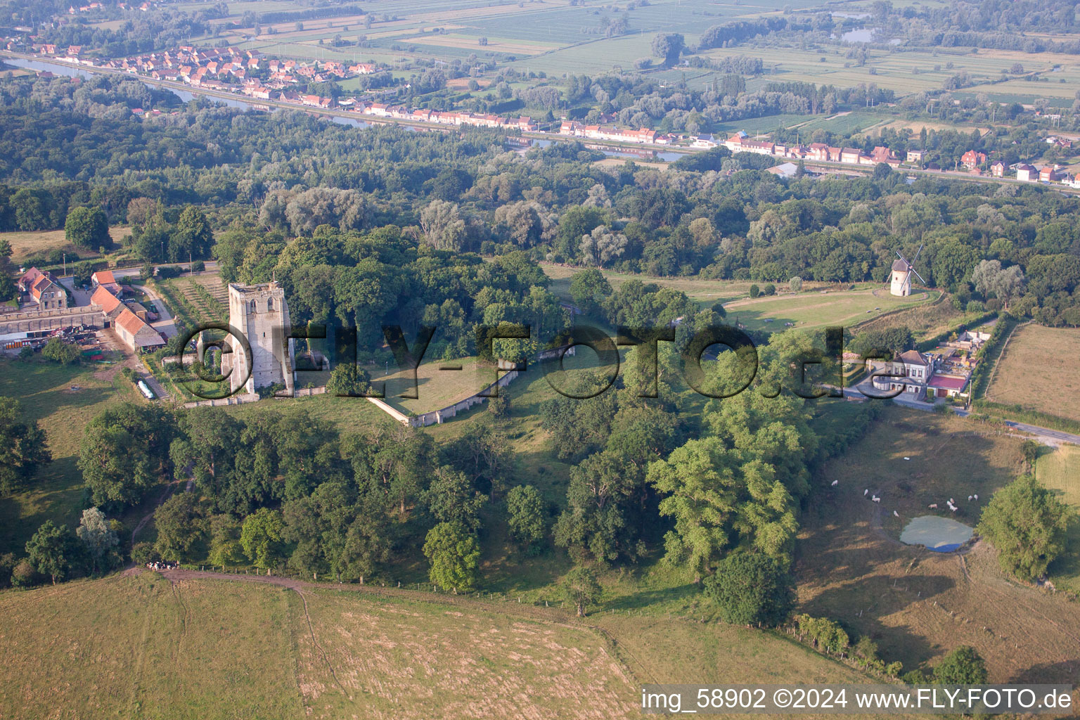 Watten dans le département Nord, France hors des airs