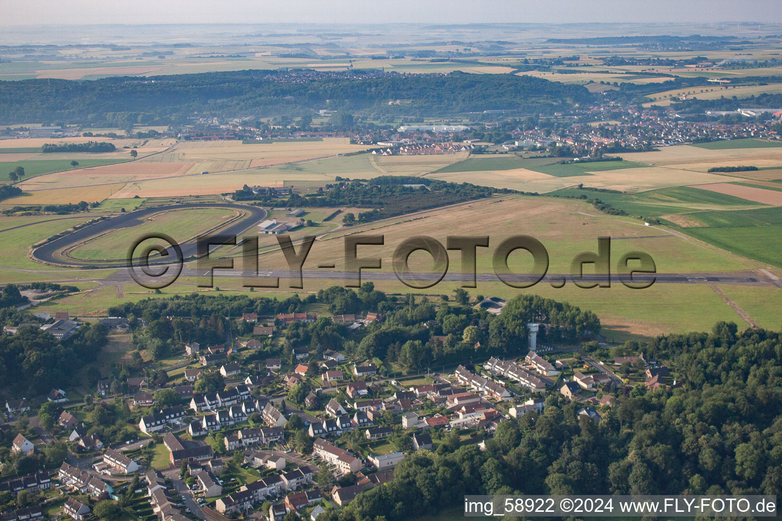 Vue aérienne de Longuenesse dans le département Pas de Calais, France