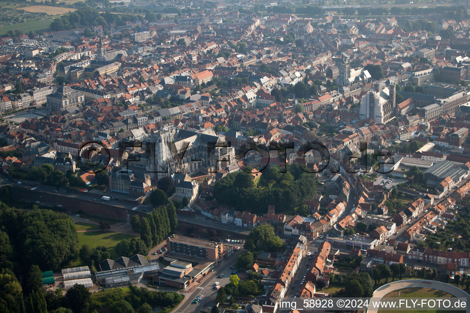 Vue aérienne de Quartier Centre Ville-Bruyères in Longuenesse dans le département Pas de Calais, France