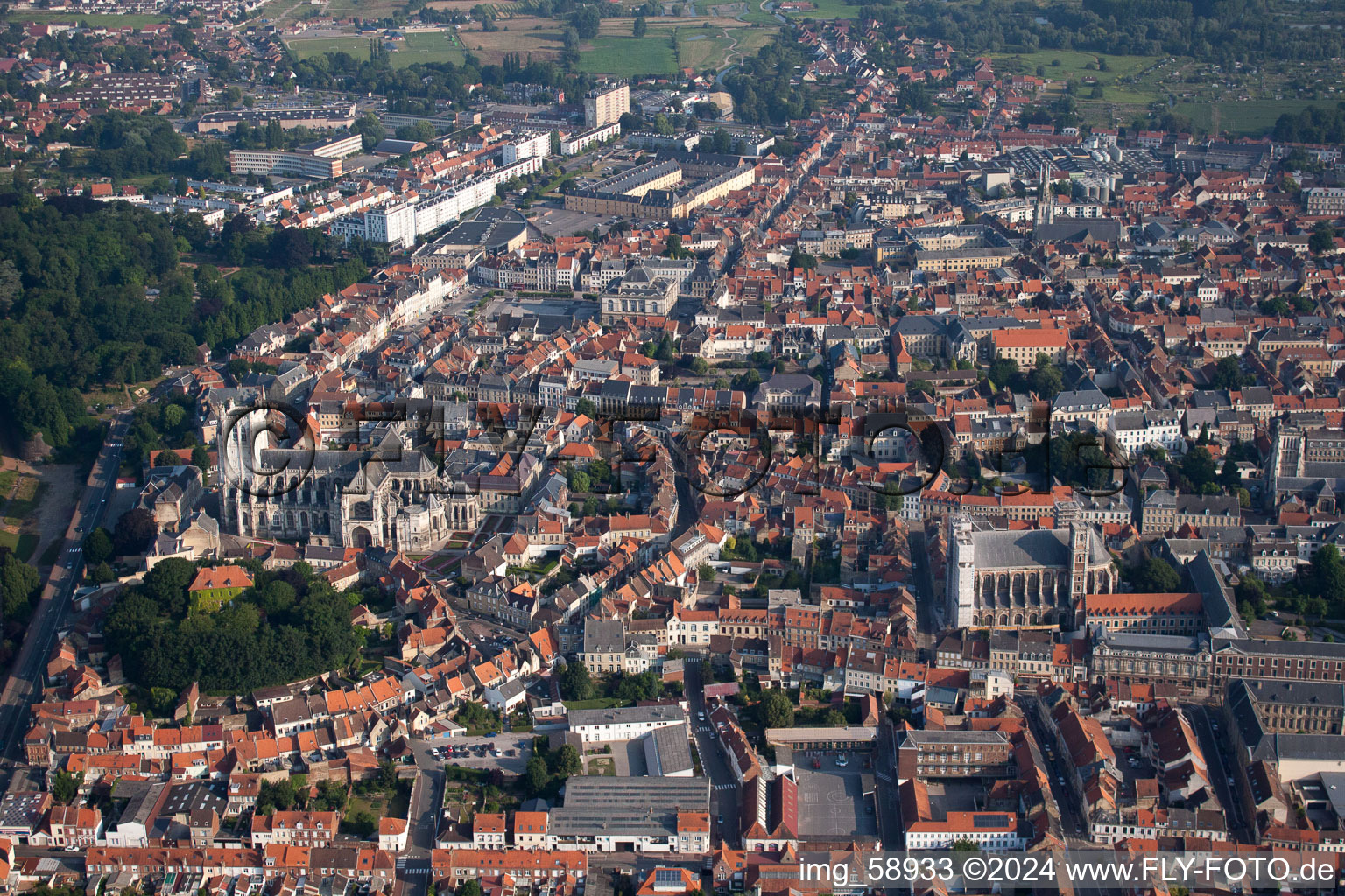 Vue aérienne de Saint-Omer dans le département Pas de Calais, France