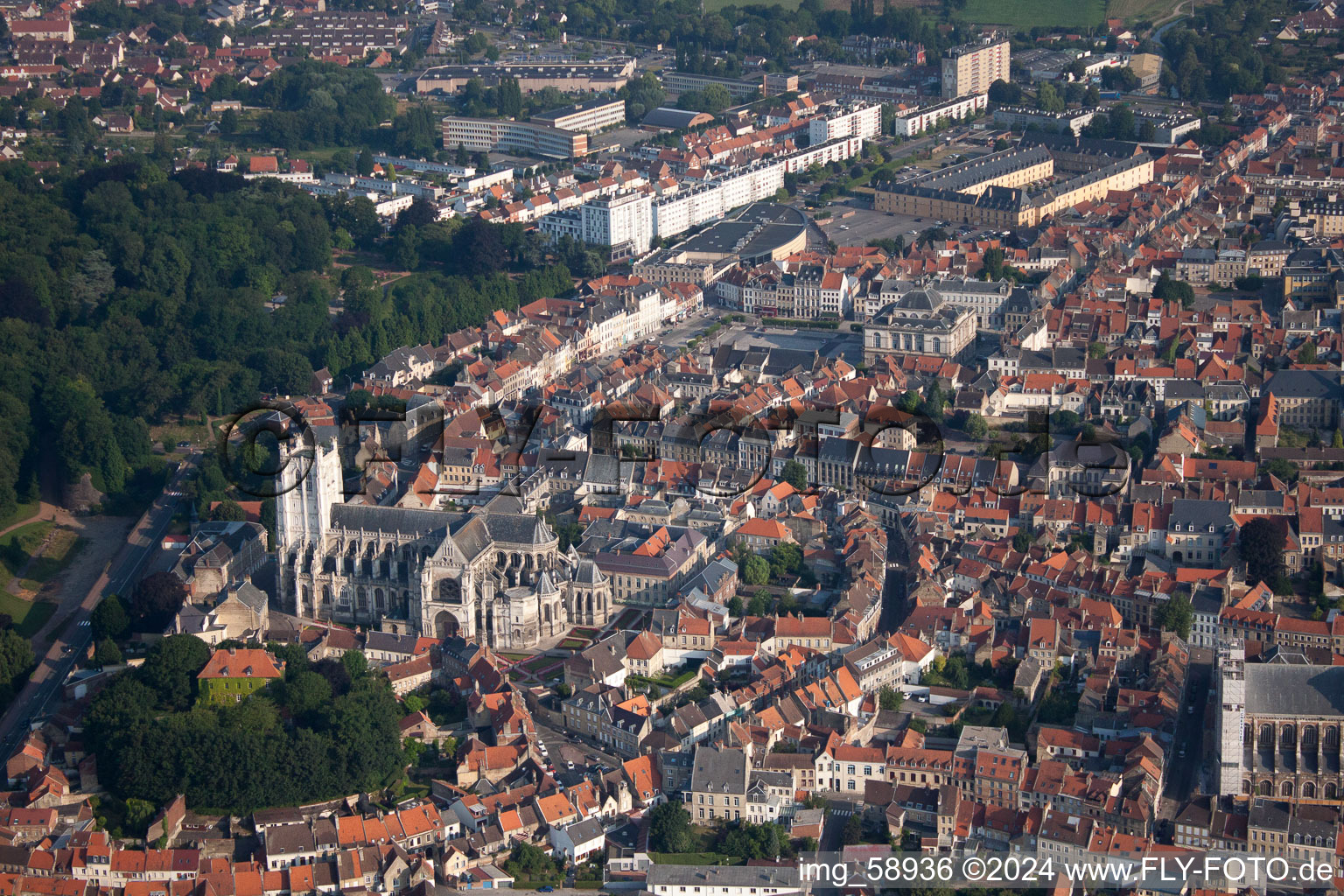 Vue aérienne de Quartier Centre Ville-Bruyères in Longuenesse dans le département Pas de Calais, France