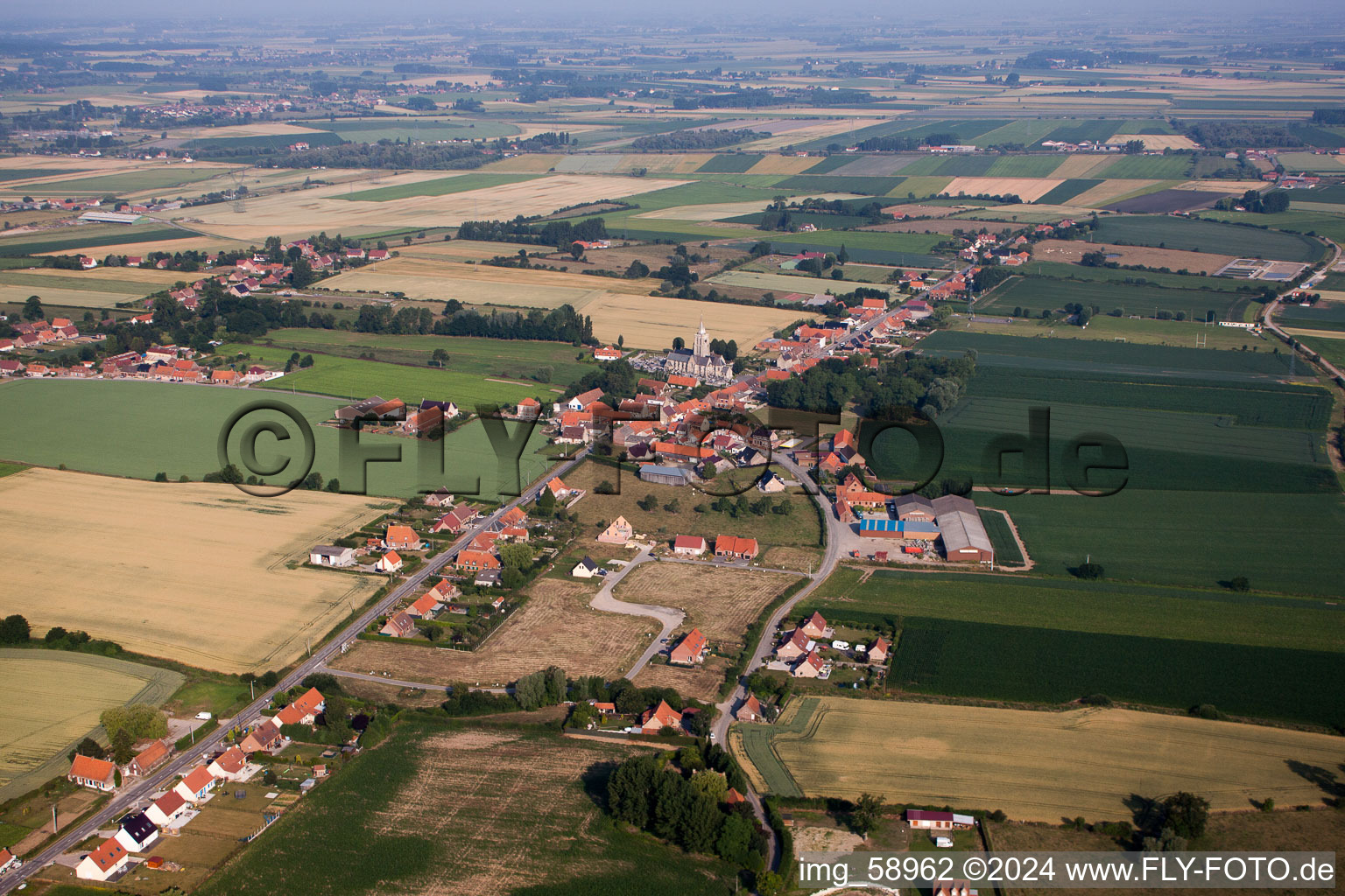 Vue aérienne de Millam dans le département Nord, France