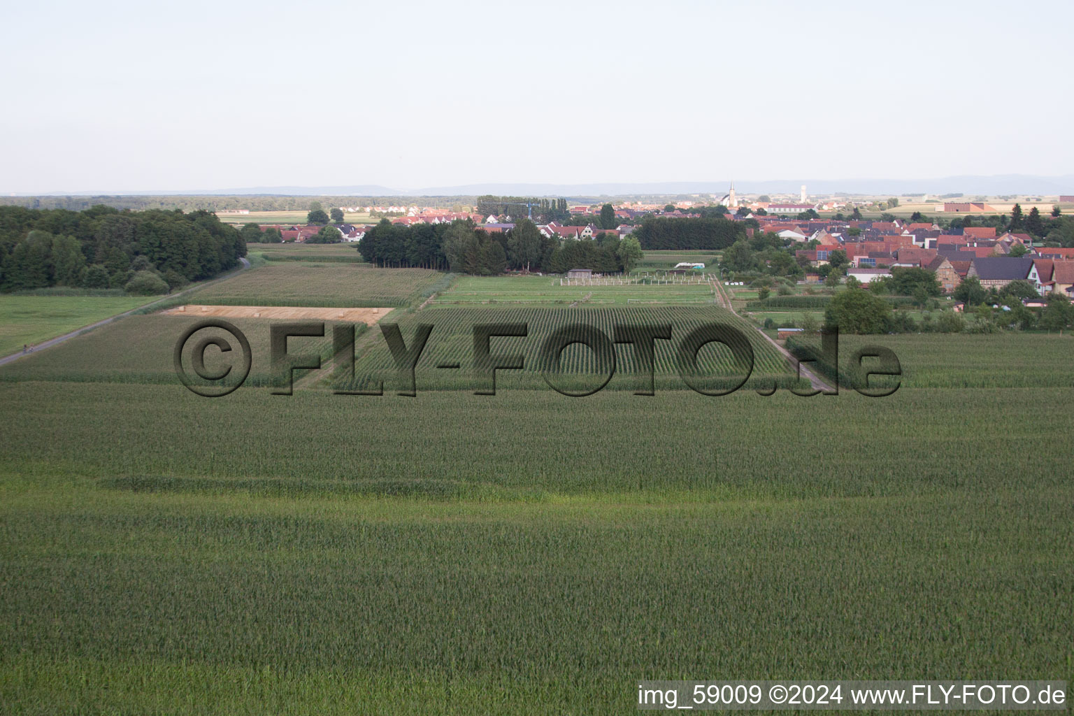 Schleithal dans le département Bas Rhin, France vu d'un drone