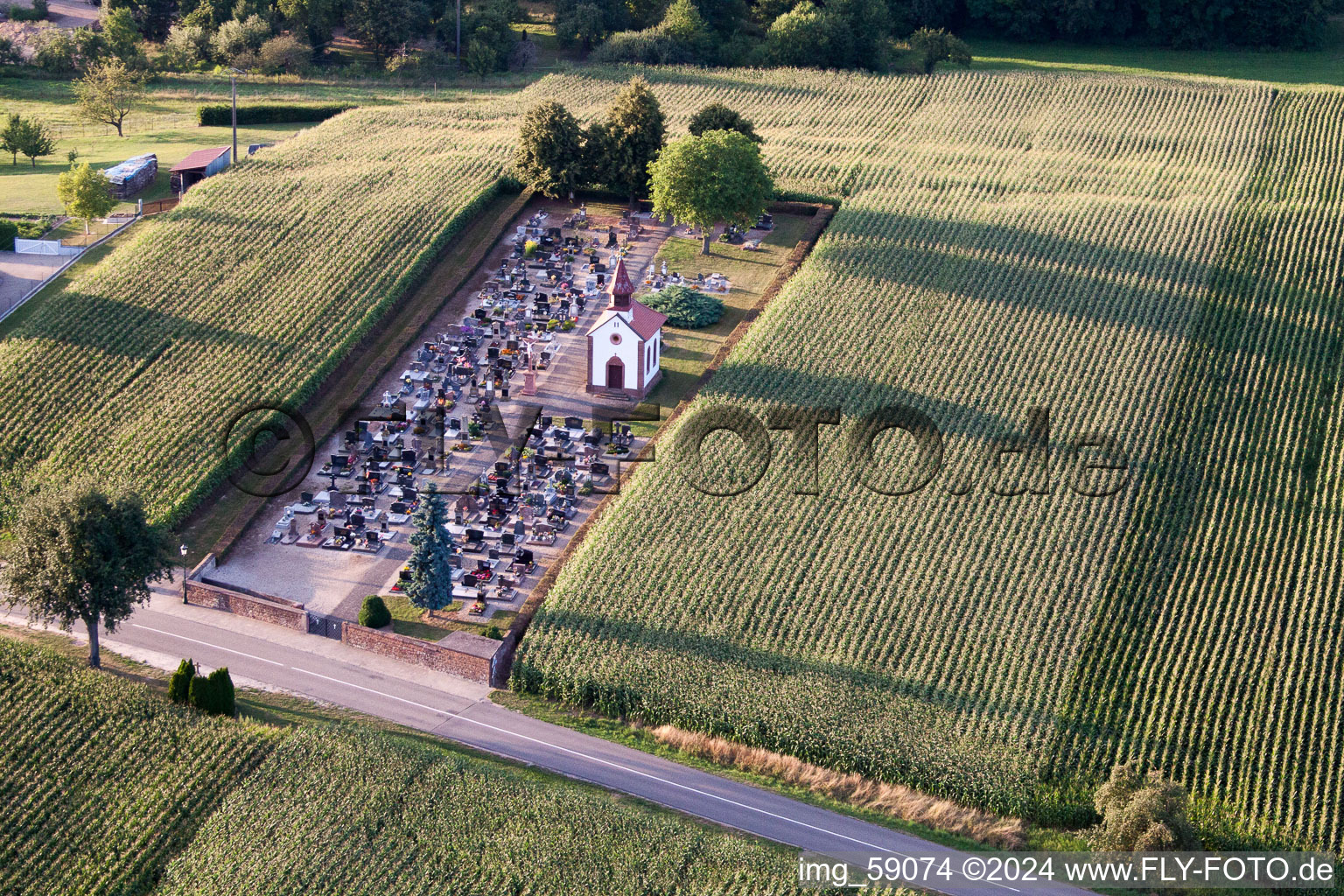 Vue aérienne de Chapelle à Salmbach dans le département Bas Rhin, France