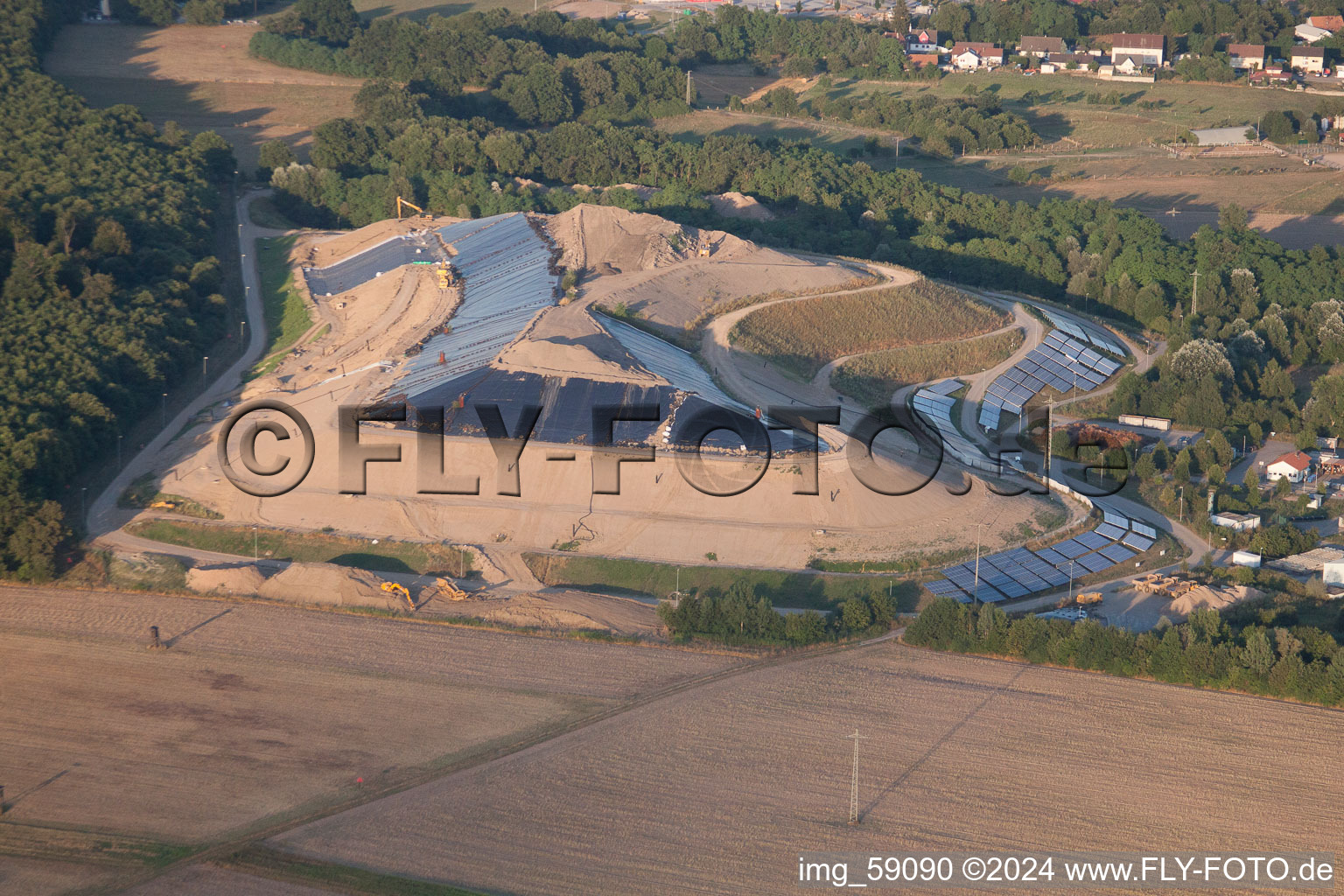 Décharge de district à Scheibenhardt dans le département Rhénanie-Palatinat, Allemagne depuis l'avion