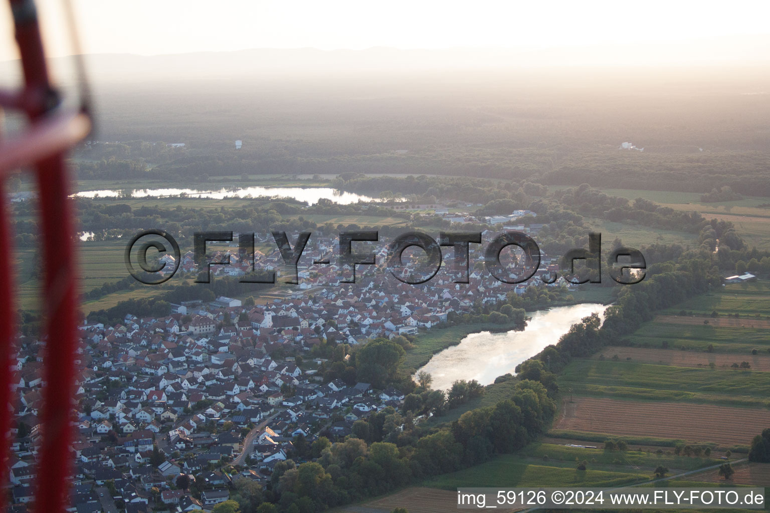 Vue oblique de Quartier Neuburg in Neuburg am Rhein dans le département Rhénanie-Palatinat, Allemagne