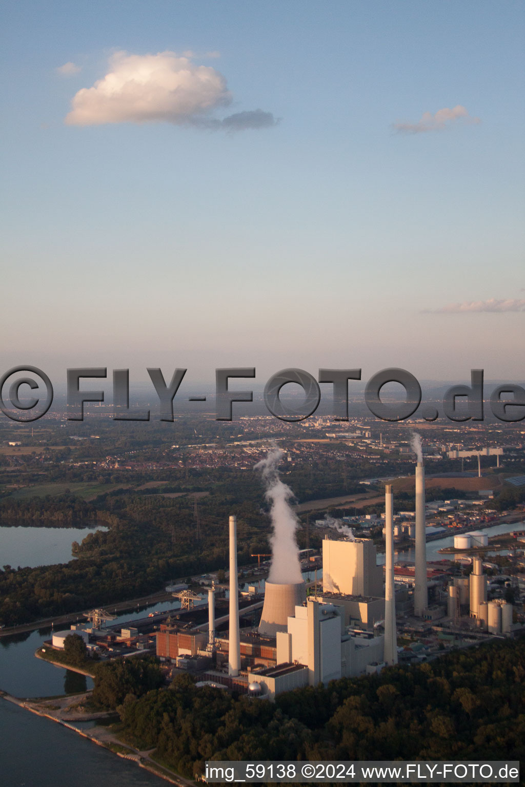 Vue aérienne de Centrale ENBW sur le Rhin à le quartier Daxlanden in Karlsruhe dans le département Bade-Wurtemberg, Allemagne