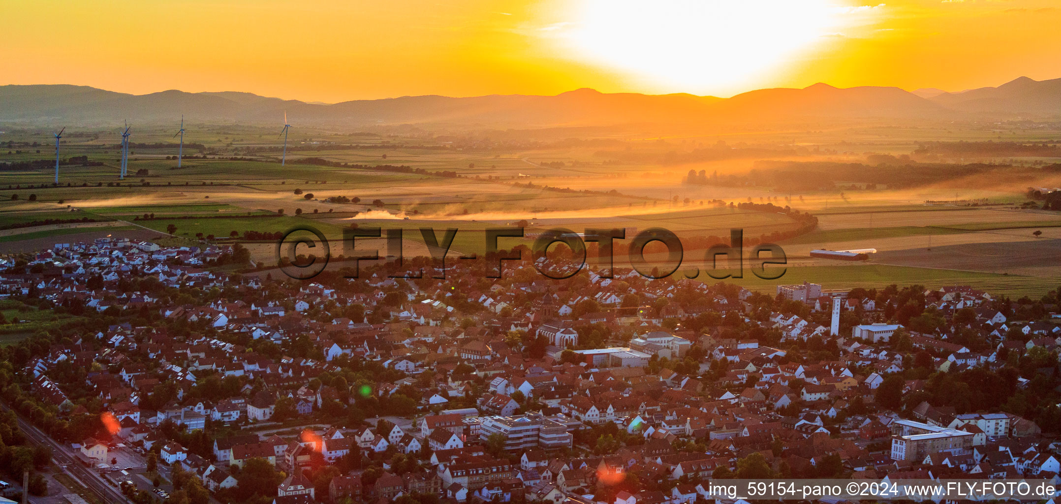 Photographie aérienne de Coucher de soleil sur la ville à Kandel dans le département Rhénanie-Palatinat, Allemagne