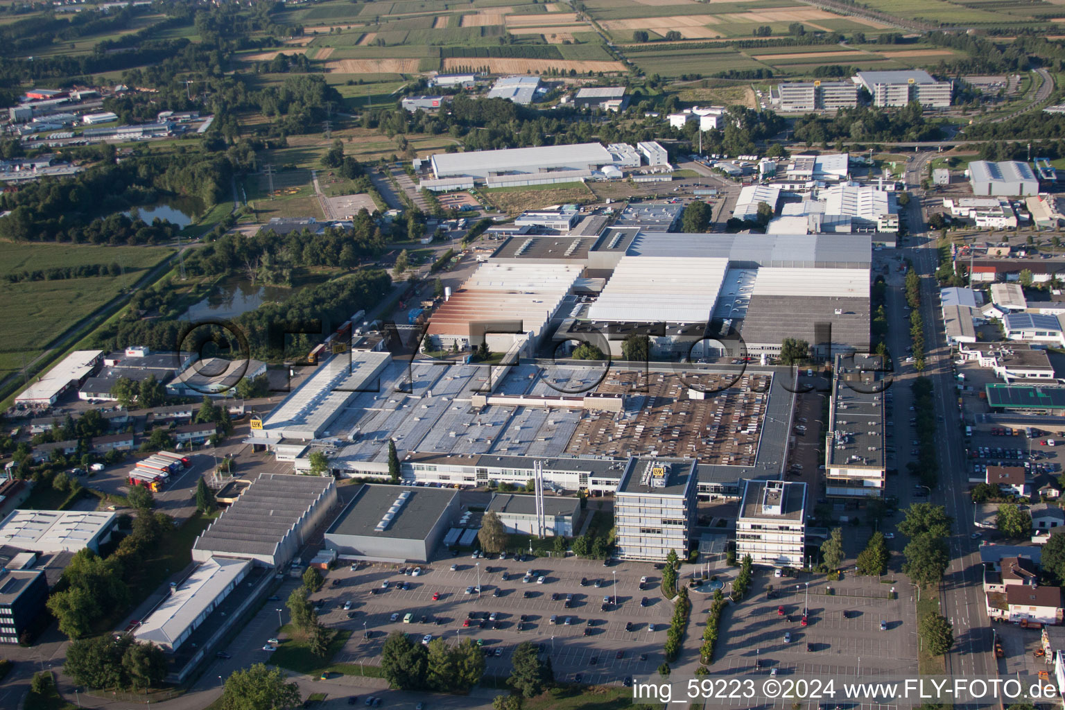 Vue oblique de Zone industrielle à le quartier Vimbuch in Bühl dans le département Bade-Wurtemberg, Allemagne