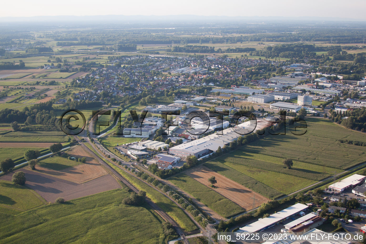 Zone industrielle à le quartier Vimbuch in Bühl dans le département Bade-Wurtemberg, Allemagne d'en haut