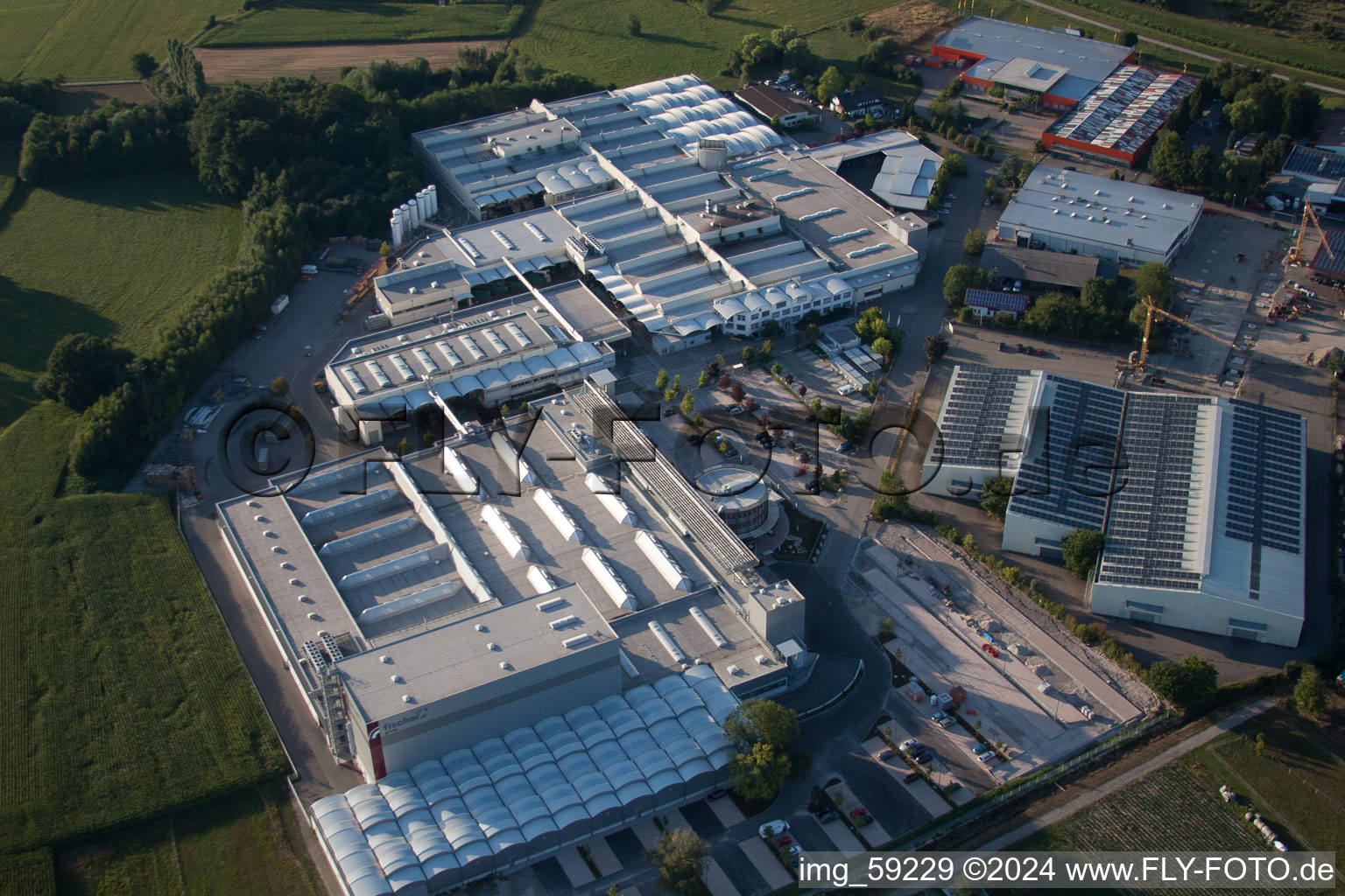 Photographie aérienne de Zone industrielle et commerciale de Fischer Edelstahlrohre GmbH à le quartier Fautenbach in Achern dans le département Bade-Wurtemberg, Allemagne