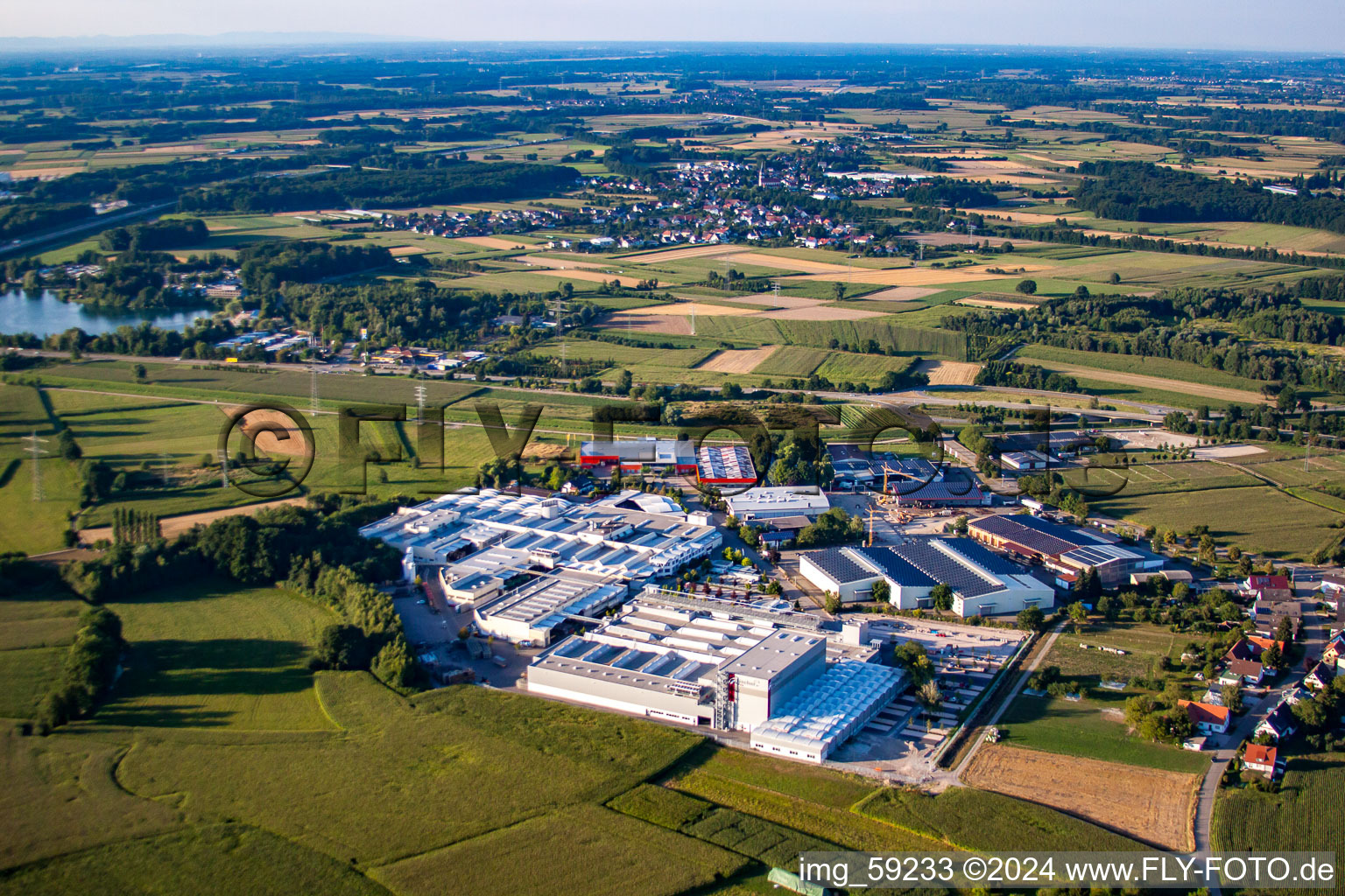 Vue aérienne de Zone commerciale avec fischer Power Solutions à le quartier Fautenbach in Achern dans le département Bade-Wurtemberg, Allemagne