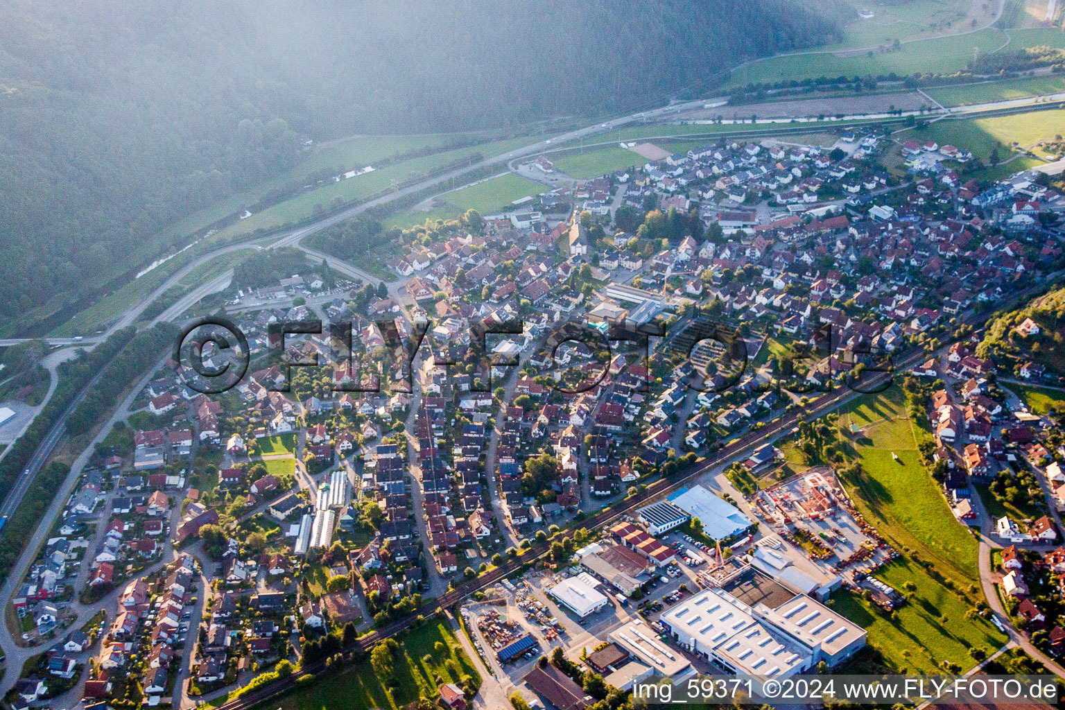 Vue aérienne de Zones riveraines de la Kinzig à Steinach dans le département Bade-Wurtemberg, Allemagne