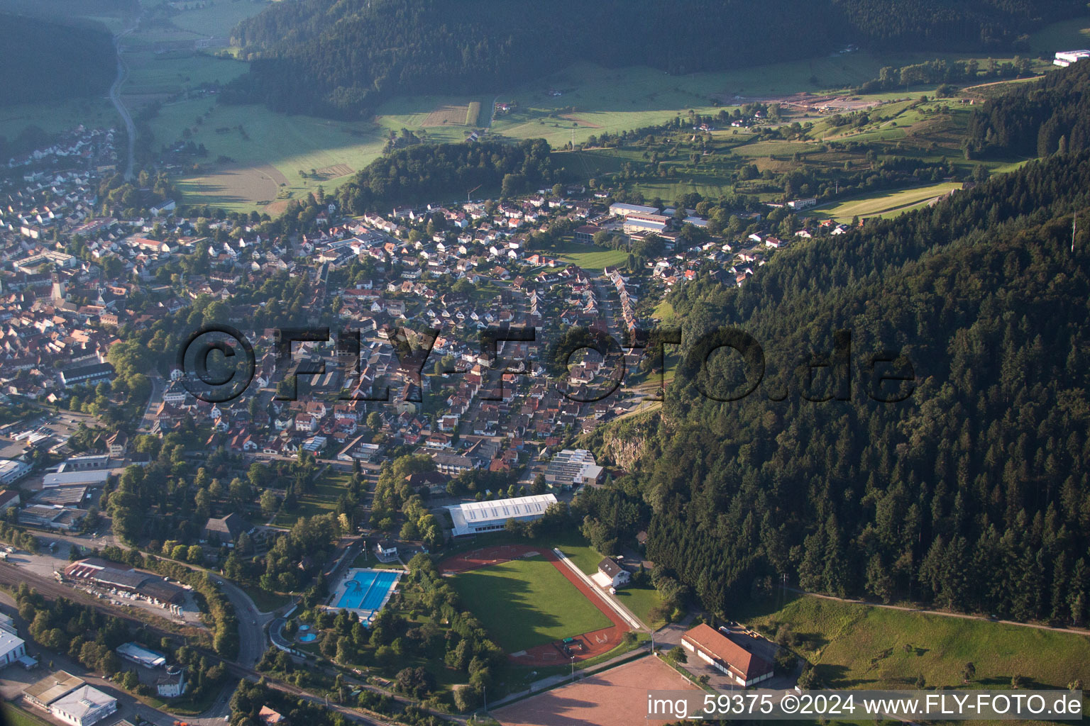 Vue d'oiseau de Haslach im Kinzigtal dans le département Bade-Wurtemberg, Allemagne